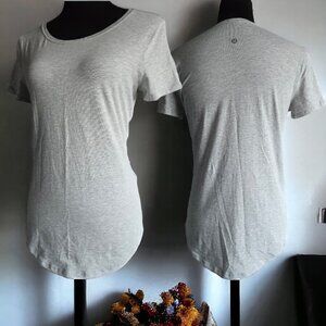 LULULEMON (4) Gray Crew Active Tee